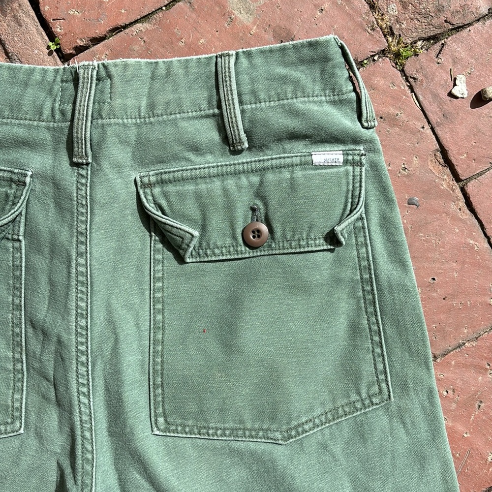 PATCH POCKET PRIVATE ANKLE FRAY-army
MOTHER DENIM - Picture 11 of 11